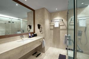 Koupelna v ubytování Aston Priority Simatupang Hotel and Conference Center