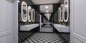 Postel nebo postele na pokoji v ubytování Restoria Hotel***