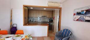 Kuchnia lub aneks kuchenny w obiekcie POS, Apartamento pesquero en primera linea