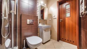 Kúpeľňa v ubytovaní Apartamenty Sun & Snow Żeromskiego Krynica Morska - blisko morza
