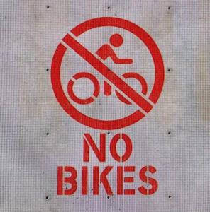 a sign that says no bikes on a wall at Pisolo Resort in Sanremo