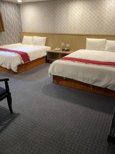 Postel nebo postele na pokoji v ubytování Mei Hua Hotel