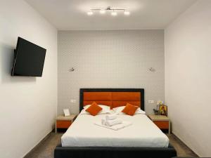 Postel nebo postele na pokoji v ubytování Orange House Constanta