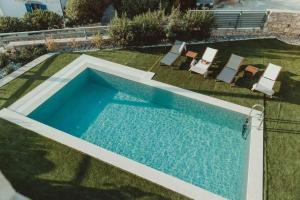 Πισίνα στο ή κοντά στο Villa Rechtra in Kamilari