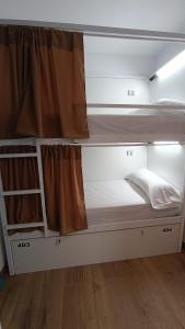 Postel nebo postele na pokoji v ubytování VAD HOSTEL ALICANTE - Youth Hostel age limit 18-49