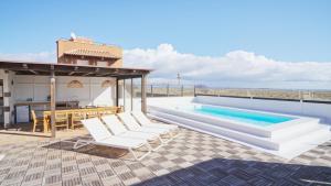 a swimming pool on the roof of a house at Villa Sunrise Fuerteventura by Smartclick in Corralejo