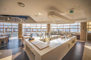 Staz Hotel Ulsan餐厅或其他用餐的地方