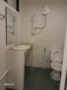 a bathroom with a sink and a toilet at Miracle Gallery Hotel in Makkasan