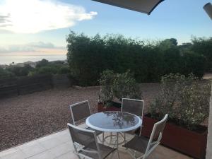 Balkón alebo terasa v ubytovaní Clement - Rez de villa - Vue Mer