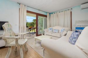 a living room with a couch and a chair at A due passi da mare in Abbiadori