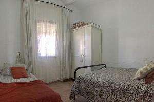A bed or beds in a room at Casa La Soleá Cerro Muriano Még 5 kép