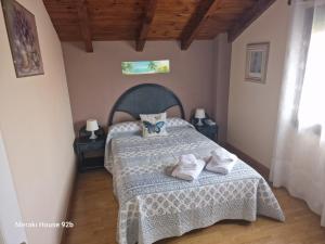 A bed or beds in a room at Meraki House 92B