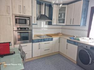 A kitchen or kitchenette at Meraki House 92B