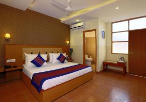 Postel nebo postele na pokoji v ubytování Hotel Aeroporto Nearest Landmark Aerocity delhi