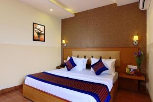 Postel nebo postele na pokoji v ubytování Hotel Aeroporto Nearest Landmark Aerocity delhi