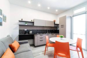 Una cocina o kitchenette en Lianora Apartment by Quokka 360 - comfortable and modern flat in the centre of Como