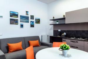 Una cocina o kitchenette en Lianora Apartment by Quokka 360 - comfortable and modern flat in the centre of Como