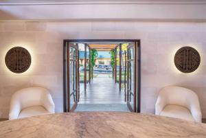 Voodi või voodid majutusasutuse Sundancer Residences and Villas Lombok toas