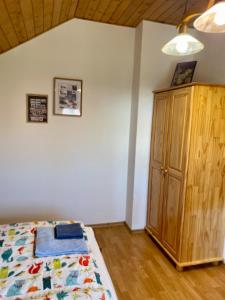 Postel nebo postele na pokoji v ubytování Apartmány u rybníčka