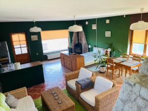 Posedenie v ubytovaní GreenPark Candy Apartments with Large Garden Close to Tokaj
