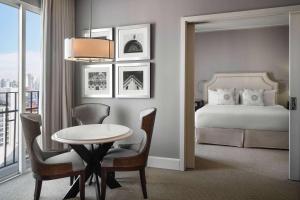 Cama ou camas em um quarto em Bristol Panama, a Registry Collection Hotel