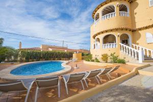 Basen w obiekcie Villa Ortembach- PlusHolidays lub w pobliżu