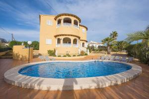 Basen w obiekcie Villa Ortembach- PlusHolidays lub w pobliżu