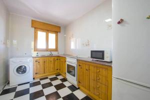 Kuchnia lub aneks kuchenny w obiekcie Villa Ortembach- PlusHolidays