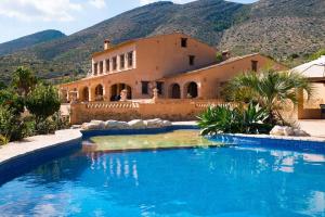 Bazén v ubytovaní Villa Paraiso - PlusHolidays alebo v jeho blízkosti