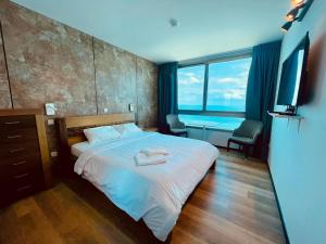 Ένα ή περισσότερα κρεβάτια σε δωμάτιο στο Carmel Holiday Apartments