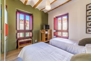 A bed or beds in a room at Casa Roja