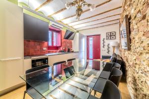 A kitchen or kitchenette at Casa Roja