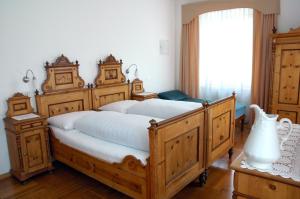 Voodi või voodid majutusasutuse B&B Zur Post toas