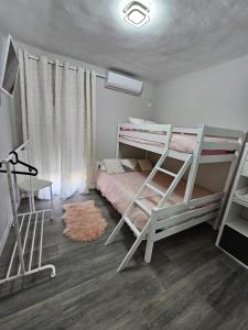 a bedroom with two bunk beds and a window at Casa Rural A la Vera de Monfrague in Tejeda de Tiétar