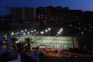 Tenis lub squash w obiekcie Pueblo Evita apartment in exclusive holiday complex lub w pobliżu