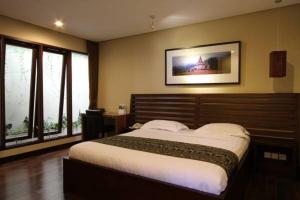 Een bed of bedden in een kamer bij Java Go Residence by Jiwa Jawa
