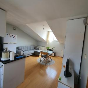 Zona d'estar a Cosy & Spacious Terrace Flat