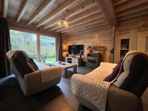 a living room with two chairs and a table at Casa Delux in Lille