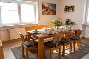 Příslušenství pro přípravu čaje a kávy v ubytování Ferienwohnung Hertreiter in Dingolfing 110qm + 37 fotografií