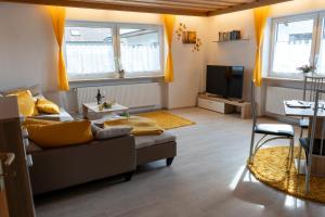 TV a/nebo společenská místnost v ubytování Ferienwohnung Hertreiter in Dingolfing 110qm