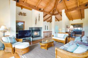 TV a/nebo společenská místnost v ubytování Princeville's Own Paradise