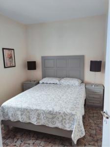 Postel nebo postele na pokoji v ubytování Agios Nikolaos Sea Side Apartments