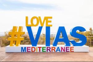 维亚斯Mobilhome Vias plage dans Camping的相册照片