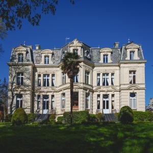 Château La Comtesse de Loire & Spa外面的花园