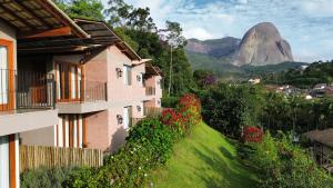 a house with a view of a mountain at Villaggio Ronchi in Pedra Azul