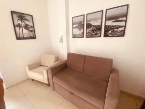 Гостиная зона в Studio completo ENTRADA pela PRAIA DE COPACABANA, com ar, wifi, netflix, até 4 pessoas, pauloangerami AA3806