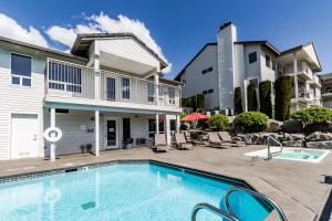 a swimming pool in front of a house at Park Pointe Lakeside Retreat A101 in Chelan