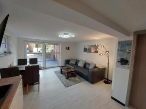 a living room with a couch and a table at Ferienwohnung Küstenanker in Nienhagen