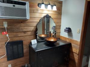 a bathroom with two sinks and a mirror at Country Inn of Shelby in Avoca