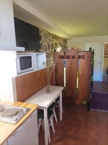 A cozinha ou cozinha compacta de Habitación do Xurés